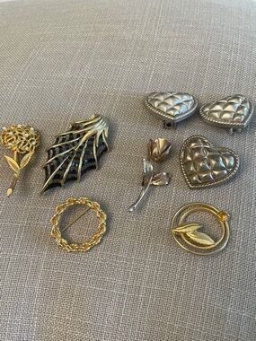Vintage Mixed Metal Brooch Lot - Gold & Silver Floral and Heart earrings & Pins